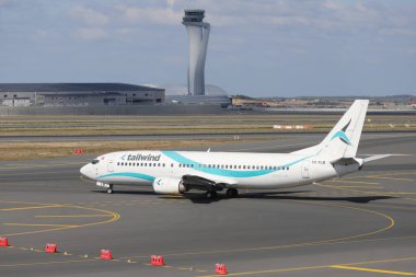 ISTANBUL, TURKEY - Ekim 05, 2021: İstanbul Uluslararası Havalimanında Tailwind Airlines Boeing 737-4Q8 (CN 60037) taksisi.