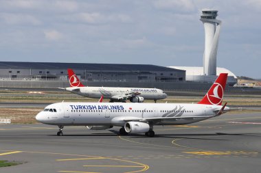 ISTANBUL, TURKEY - ECTOBER 05, 2021: Türk Havayolları Airbus A321-231 (CN 7274) İstanbul Uluslararası Havaalanına indi.