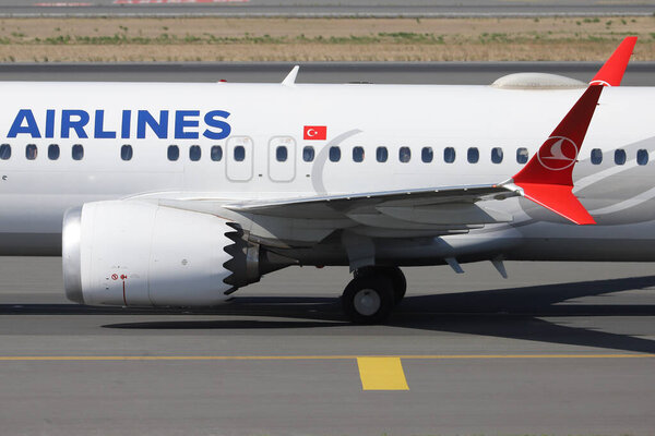 ISTANBUL, TURKEY - 05 ОКТЯБРЯ 2021: Turkish Airlines Boeing 737-8MAX (CN 60037) landing to Istanbul International Airport.