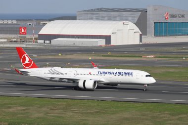 ISTANBUL, TURKEY - 16 Ekim 2021: Türk Havayolları Airbus A350-941 (CN 435) İstanbul Uluslararası Havaalanına indi.