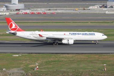 ISTANBUL, TURKEY - 16 Ekim 2021: Türk Havayolları Airbus A330-343X (CN 1172) İstanbul Uluslararası Havaalanına indi.