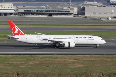 ISTANBUL, TURKEY - 16 Ekim 2021: Türk Hava Yolları Boeing 787-9 (CN 65807) İstanbul Uluslararası Havaalanına iniyor.