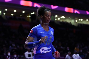 ANKARA, TURKEY - 18 Aralık 2021: Itambe Minas 'ta Priscila Souza, Imoco Volley Conegliano Conegliano' ya karşı FiVB Voleybol Kadınlar Kulübü Dünya Şampiyonası yarı final maçı
