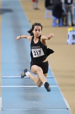 İSTANBUL, TURKEY - 25 Aralık 2021: Türkiye Salon Atletizm Rekoru Yarışları sırasında tanımlanamayan üçlü atlama