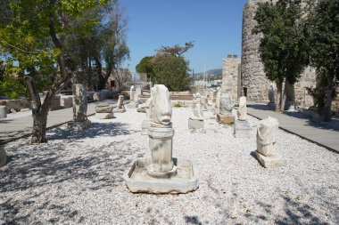 Bodrum Kalesi 'ndeki heykeller, Mugla Şehri, Türkiye