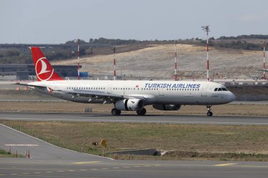 ISTANBUL, TURKEY - ECTOBER 05, 2021: Türk Havayolları Airbus A321-231 (CN 5388) İstanbul Uluslararası Havaalanına indi.