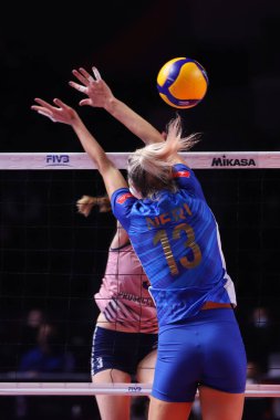 ANKARA, TURKEY - 18 Aralık 2021: Neriman Özsoy, Itambe Minas vs Imoco Volley Conegliano yarı final karşılaşmasında FiVB Voleybol Kadınlar Kulübü Dünya Şampiyonası