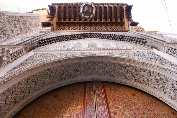Πόρτα Κτιρίου Στην Πόλη Φεζ Του Μαρόκου — Φωτογραφία Αρχείου