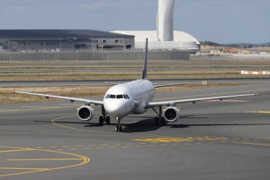 ISTANBUL, TURKEY - ECTOBER 05, 2021: Türk Havayolları Airbus A321-231 (CN 2823) İstanbul Uluslararası Havaalanına indi.