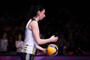 ANKARA, TURKEY - 19 Aralık 2021: Lara Caravello Vakifbank 'ta Imoco Volley Conegliano' ya karşı Beşli Voleybol Kadınlar Kulübü Dünya Şampiyonası final maçı