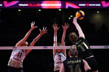 ANKARA, TURKEY - 19 ARALIK 2021 İsabelle Haak, Beşli Voleybol Kadınlar Dünya Kulüpler Şampiyonası 'nın Imoco Volley Conegliano' ya karşı oynanan final maçında