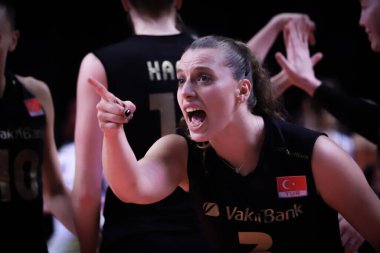 ANKARA, TURKEY - 19 Aralık 2021: Vakifbank 'ta Cansu Özbay, Beşli Voleybol Kadınlar Dünya Kulüpler Şampiyonası' nda Imoco Volley Conegliano 'ya karşı.