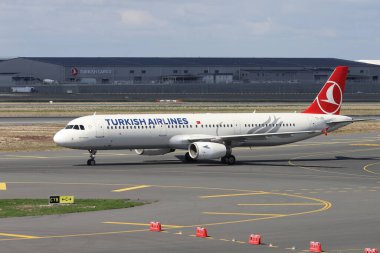ISTANBUL, TURKEY - ECTOBER 05, 2021: Türk Havayolları Airbus A321-231 (CN 5388) İstanbul Uluslararası Havaalanına indi.