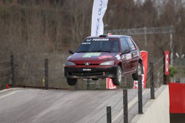 KOCAELI, TURKEY - 26 Aralık 2021: Orcun Kuscu, Türkiye Rallycross Şampiyonası sırasında Peugeot 106 GTI sürdü.