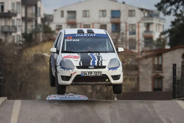 KOCAELI, TURKEY - 26 Aralık 2021: Irfan Tatlicilar Türkiye Rallycross Şampiyonası sırasında Ford Fiesta ST 'yi sürdü.