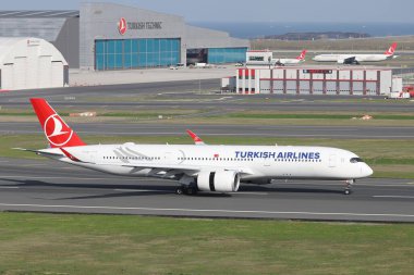 ISTANBUL, TURKEY - 16 Ekim 2021: Türk Havayolları Airbus A350-941 (CN 435) İstanbul Uluslararası Havaalanına indi.
