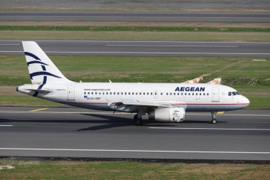 ISTANBUL, TURKEY - 16 Ekim 2021: Ege Havayolları Airbus A319-132 (CN 2468) İstanbul Uluslararası Havaalanına indi.