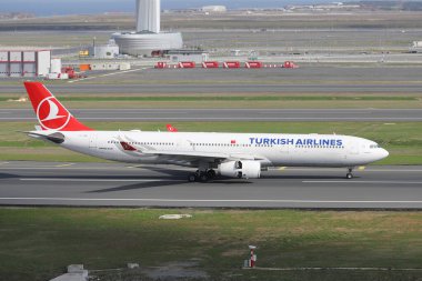 ISTANBUL, TURKEY - 16 Ekim 2021: Türk Havayolları Airbus A330-343X (CN 1204) İstanbul Uluslararası Havaalanına indi.