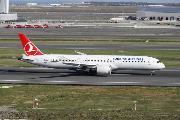 Istanbul Turkey October 2021 Turkish Airlines Boeing 787 65812 Landing — стоковое фото