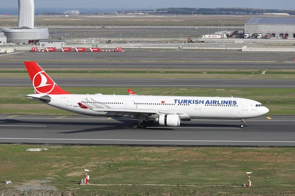 土耳其伊斯坦布尔 2021年10月16日 土耳其航空公司A330 303空中客车 1501 降落在伊斯坦布尔国际机场 — 图库照片