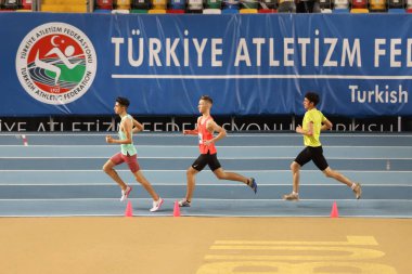 İSTANBUL, TURKEY - 11 Aralık 2021: Türkiye Atletizm Federasyonu Olimpiyat Eşiği sırasında koşan sporcular