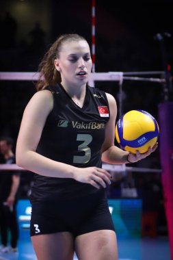 ANKARA, TURKEY - 19 Aralık 2021: Vakifbank 'ta Cansu Özbay, Beşli Voleybol Kadınlar Dünya Kulüpler Şampiyonası' nda Imoco Volley Conegliano 'ya karşı.