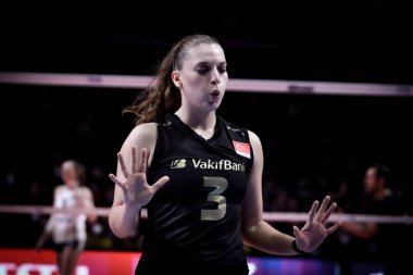 ANKARA, TURKEY - 19 Aralık 2021: Vakifbank 'ta Cansu Özbay, Beşli Voleybol Kadınlar Dünya Kulüpler Şampiyonası' nda Imoco Volley Conegliano 'ya karşı.