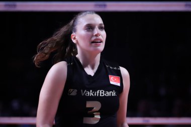 ANKARA, TURKEY - 19 Aralık 2021: Vakifbank 'ta Cansu Özbay, Beşli Voleybol Kadınlar Dünya Kulüpler Şampiyonası' nda Imoco Volley Conegliano 'ya karşı.