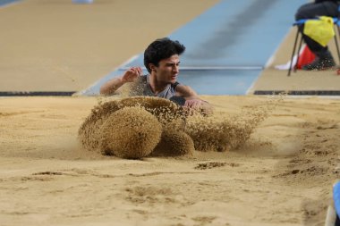 İSTANBUL, TURKEY - 11 Aralık 2021: Türkiye Atletizm Federasyonu Olimpiyat Eşiği Sırasındaki Tanımsız Sporcu