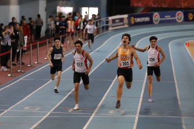 İSTANBUL, TURKEY - 11 Aralık 2021: Türkiye Atletizm Federasyonu Olimpiyat Eşiği sırasında koşan sporcular