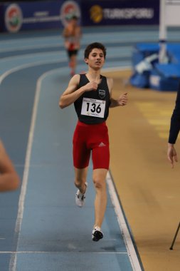 İSTANBUL, TURKEY - 11 Aralık 2021: Türkiye Atletizm Federasyonu Olimpiyat Eşiği sırasında koşan tanımlanamayan sporcu