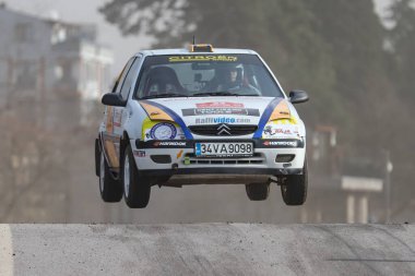 KOCAELI, TURKEY - 26 Aralık 2021: Elif Gizem Filiz, Türkiye Rallycross Şampiyonası sırasında Citroen Saxo VTS 'yi sürdü.