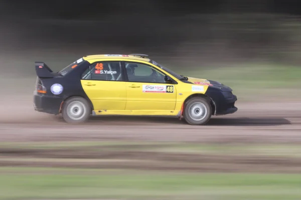 Kocaeli Turchia Dicembre 2021 Serdar Kaan Yalcin Guida Mitsubishi Lancer — Foto Stock