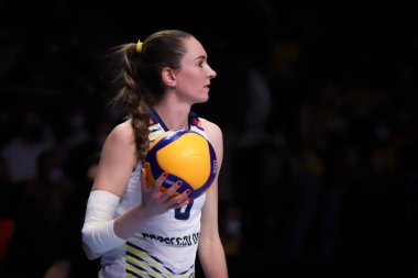 ANKARA, TURKEY - 19 Aralık 2021: Vakifbank 'ta Megan Courtney Lush ile Imoco Volley Conegliano arasındaki Beşli Voleybol Dünya Kadınlar Şampiyonası final maçı