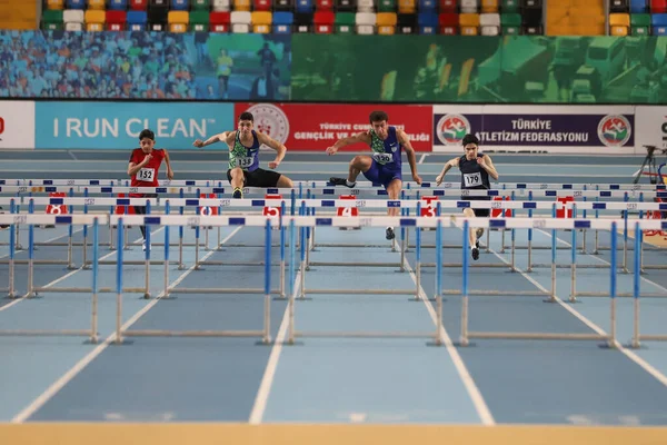 Istanbul Turquia Dezembro 2021 Atletas Correndo Barreiras Metros Durante Competições — Fotografia de Stock