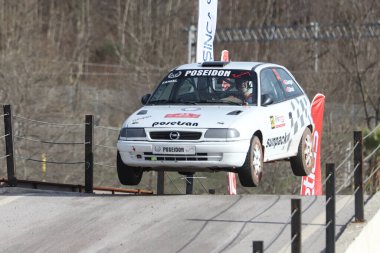 KOCAELI, TURKEY - 26 Aralık 2021: Kemal Gamgam, Türkiye Rallycross Şampiyonası sırasında Opel Astra GSI 'yi sürdü.