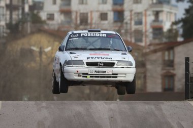 KOCAELI, TURKEY - 26 Aralık 2021: Kemal Gamgam, Türkiye Rallycross Şampiyonası sırasında Opel Astra GSI 'yi sürdü.