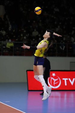ISTANBUL, TURKEY - 23 Ocak 2022: Eda Erdem Dundar, Burhan Felek Spor Salonu 'nda Fenerbahçe Opet vs Vakıfbank Türkiye Sultanlar Ligi karşılaşmasında görev yaptı