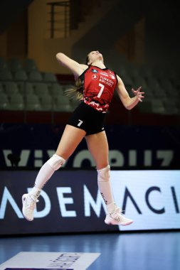 ISTANBUL, TURKEY - 13 Ocak 2022: Kiera Van Ryk, Burhan Felek Spor Salonu 'nda Türk Hava Yolları' na karşı Kuzeyboru Türk Kupası 'nda oynanan karşılaşmada görev yapıyor