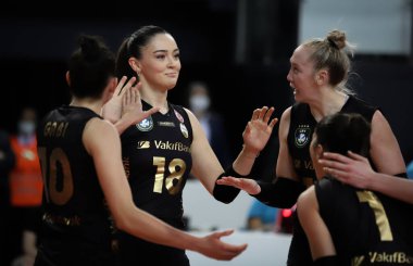 ISTANBUL, TURKEY - 17 HAZİRAN 2022: Vakıfbank 'ta Zehra Gunes, Vakıfbank Spor Salonu' nda Eczacibasi Türkiye Sultanlar Ligi maçına karşı