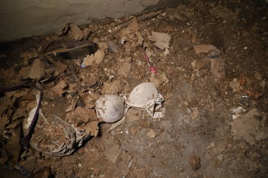 İSTANBUL, TURKEY - HAZİRAN 06, 2022: İstanbul genelevinin bulunduğu ve 2019 yılında kapatıldığı Zurefa Caddesi 'ndeki terk edilmiş ve terk edilmiş genelevde ayrıntılar