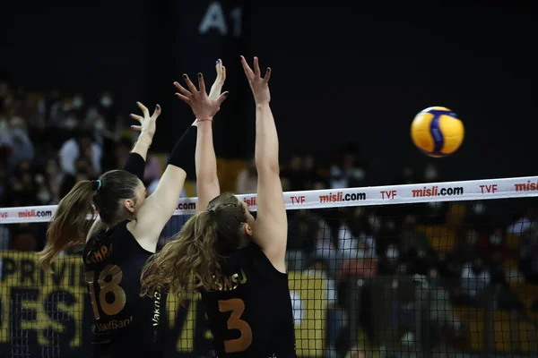 Istanbul Turkey February 2022 Zehra Gunes Cansu Ozbay Action Vakifbank — Stok fotoğraf