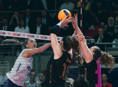 ISTANBUL, TURKEY - MAY 09, 2022: Zehra Gunes and Cansu Ozbay in action during Fenerbahce Opet vs Vakifbank Turkish Sultans League Playoff Final match in Burhan Felek Sport Hall