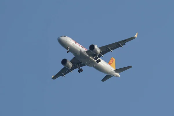 Istanbul Turkey May 2022 Pegasus Airlines Airbus A320 9491 Landing — Foto de Stock
