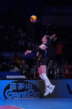 ANKARA, TURKIYE - Haziran 04, 2022: Van de Vyver Jutta, Ankara Arena 'da oynanan Tayland-Belçika VNL Havuz Maçı' nda görev yapıyor