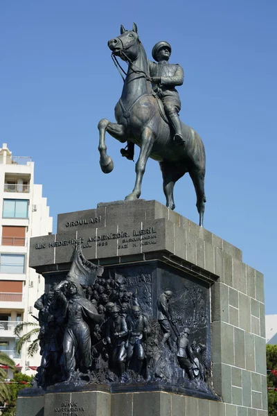 Izmir Ataturk Monument Republic Square Izmir City Turkiye 免版税图库图片