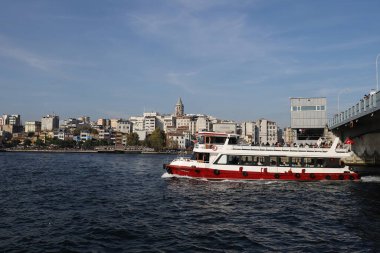 İSTANBUL, TURKEY - 23 Ekim 2021: İstanbul Halic Körfezi 'nde Gemiler