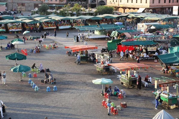 Marrakesh Marruecos Octubre 2021 Gente Jemaa Fnaa Donde Plaza Principal —  Fotos de Stock