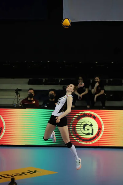 Istanbul Turkey February 2022 Isabelle Haak Serves Vakifbank Mert Grup — Stock Photo, Image