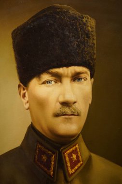 ANKARA, TURKIYE - HAZİRAN 05, 2022: Anitkabir 'de Atatürk' ün portresi Atatürk anıtı, Türkiye Cumhuriyeti 'nin kurucusu ve ilk cumhurbaşkanı.